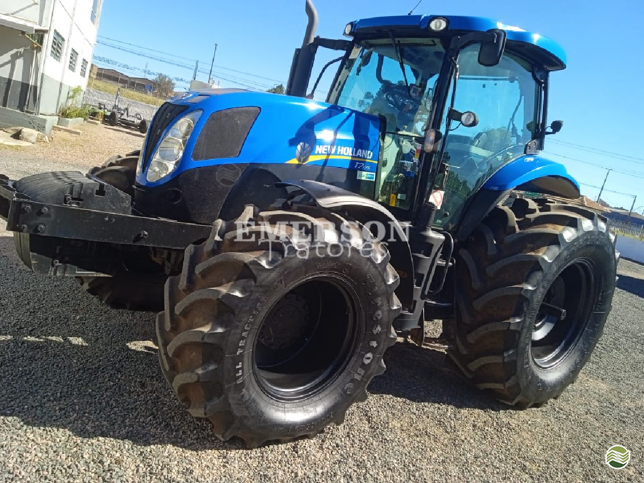 NEW T7 175  de Emerson Tratores
